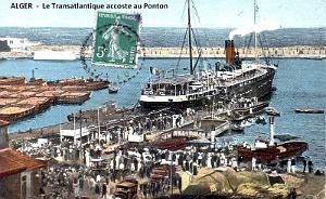 ALGER - LE TRANSATLANTIQUE ACCOSTE AU PONTON